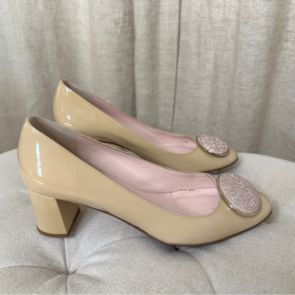 Kate Spade Nude Patent heel, with a crystal broach on the toe box, Size 7
